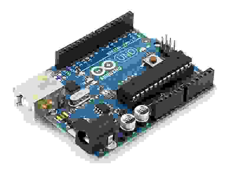 Плата Arduino UNO с портом USB-B. На плате аппаратный конвертер USB-to-serial.