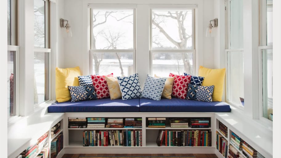 sunroom with mini library in bench