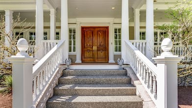 concrete steps entrance to home