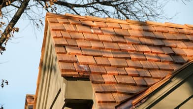 wood cedar shake shingles on roof 