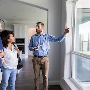 Inspector explaining findings to homeowners