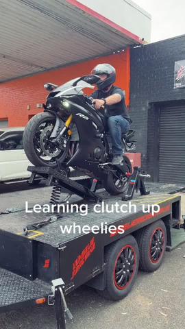 Mint R6 learning clutch up wheelie #motorcycle #yamaha #r6 #raven #black #rider #moto