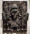 Guerreiro e ajudantes, bronze do Império do Benim.