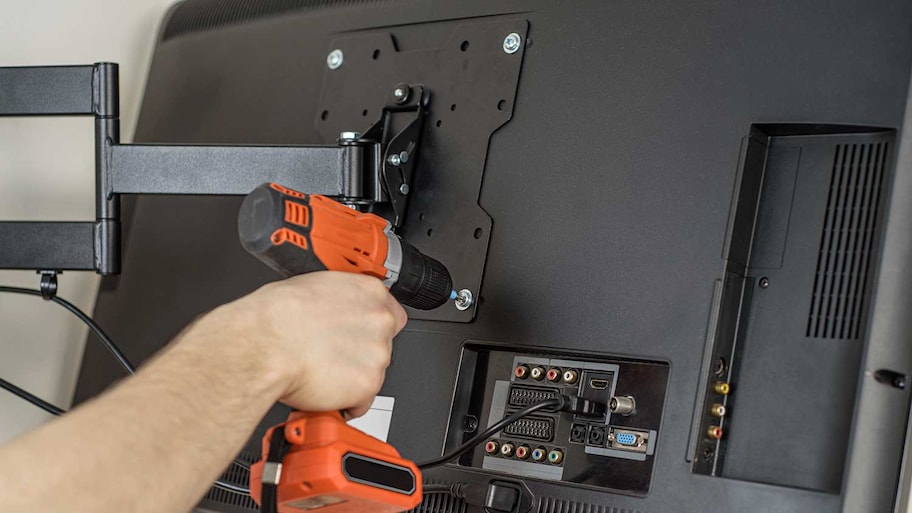 Using electric screwdriver to dissemble tv mount