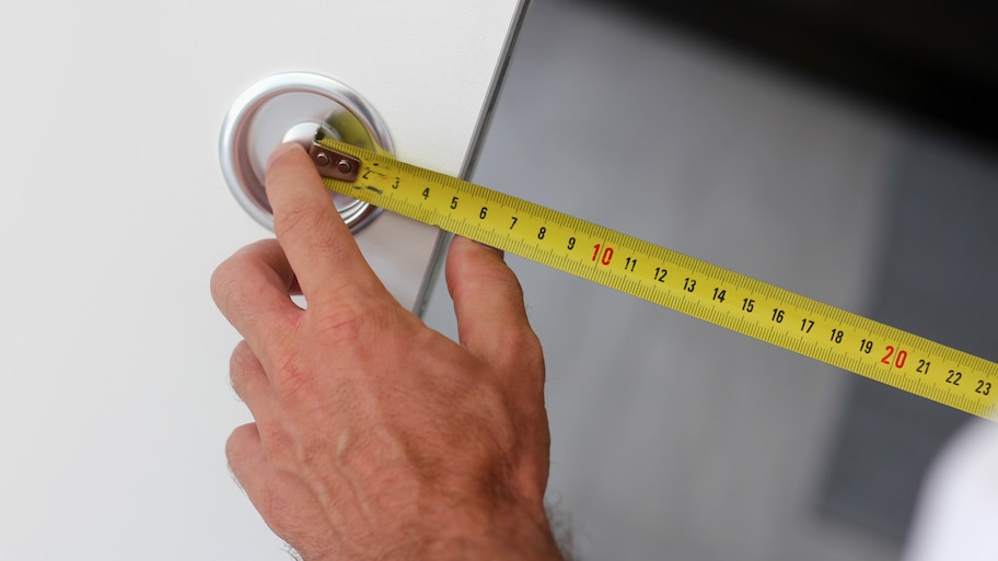 Using metric measuring tape