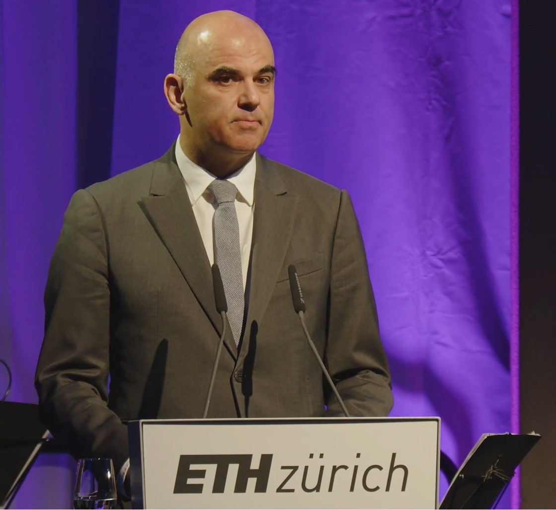 Federal Councillor Alain Berset in front of micrphones on a stage at ETH Day 2022