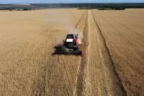 Russian Oligarch Seizes 400,000 Acres of Ukrainian Farmland, Owners Say