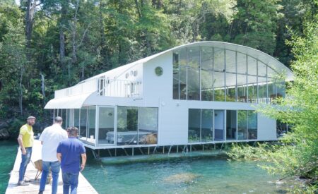 Así luce "El Pehuenche": Impresionante hotel que flota sobre el Lago Ralco en la Región del Biobío