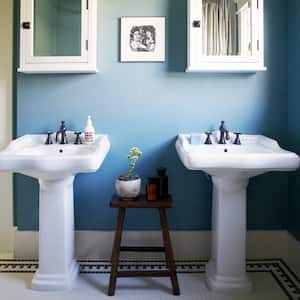 A master bathroom with two sinks