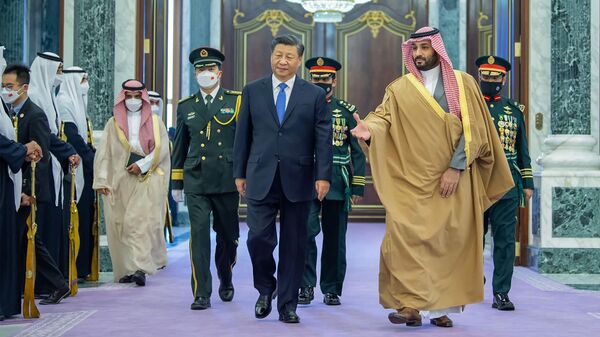 Председатель КНР Си Цзиньпин и наследный принц Саудовской Аравии Мухаммад бин Салман во время встречи в Эр-Рияде