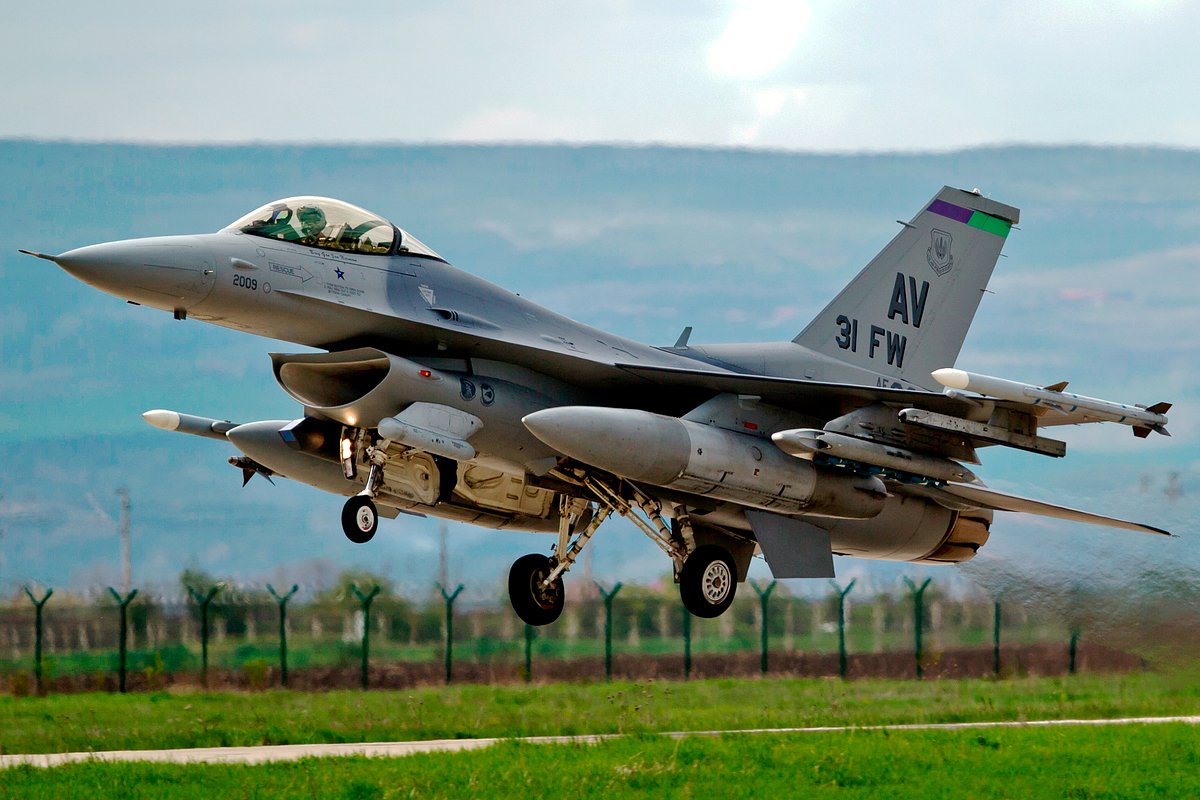 F-16 Fighting Falcon