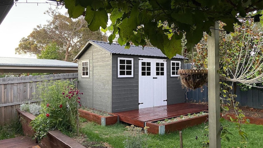 An garden shed with a deck