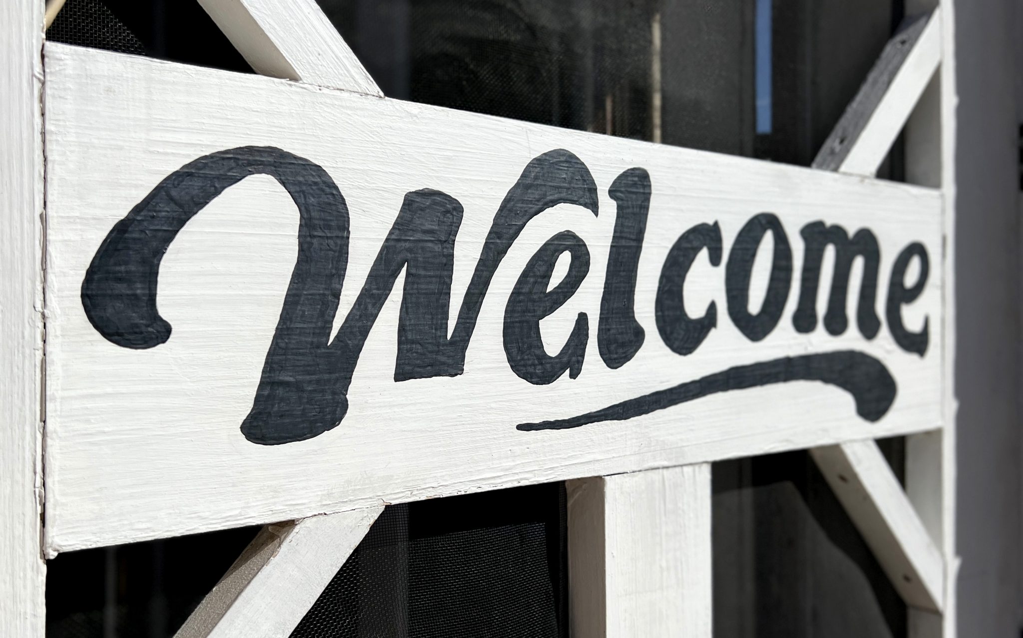 Black and white wooden sign reading "Welcome". Photo contributed by Jennifer Bourn to the WordPress Photo Directory.