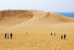 山陰海岸国立公園の鳥取砂丘。鳥取県鳥取市の日本海海岸に広がる。