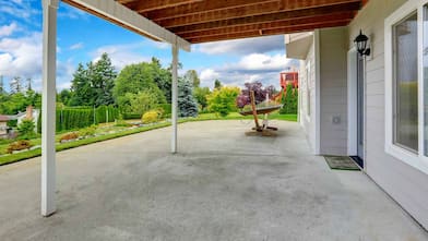 Patio with concrete floor