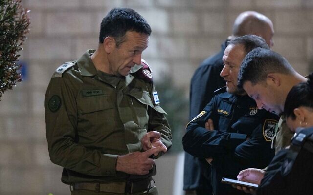 Chief of Police Kobi Shabtai speaks with IDF Chief of Staff, Herzi Halevi (left) at the Police headquarters in Jerusalem on January 27, 2023. (Yonatan Sindel/Flash90)