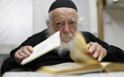 Rabbi Chaim Kanievsky at his home in the city of Bnei Brak, on July 15, 2021. (Yaakov Nahumi/Flash90)