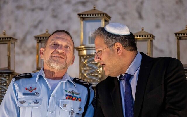 Police chief Kobi Shabtai, left and Itamar Ben Gvir at a Hanukkah ceremony in Jerusalem on December 19, 2022. (Yonatan Sindel/Flash90)