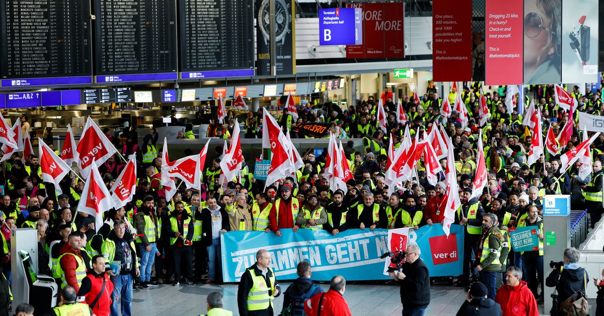 Workers strike, after German trade union Verdi called on workers at Frankfurt, Munich, Stuttgart, Hamburg, Dortmund, Hanover and Bremen airports to go on a 24-hour strike, in Frankfurt, Germany February 17, 2023. REUTERS/Heiko Becker