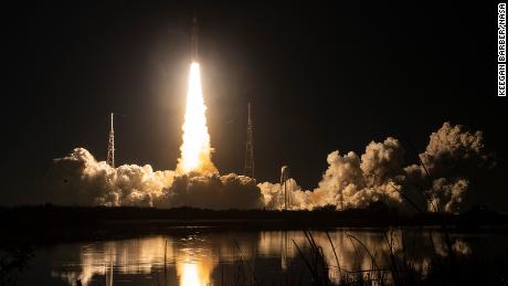 NASA&#39;s Space Launch System rocket carrying the Orion spacecraft launches on the Artemis I flight test, Wednesday, Nov. 16, 2022, from Launch Complex 39B at NASA&#39;s Kennedy Space Center in Florida. NASA&#39;s Artemis I mission is the first integrated flight test of the agency&#39;s deep space exploration systems: the Orion spacecraft, Space Launch System (SLS) rocket, and ground systems. SLS and Orion launched at 1:47 a.m. EST, from Launch Pad 39B at the Kennedy Space Center. Photo Credit: (NASA/Keegan Barber)