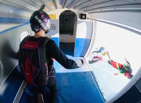 But did you die? #foryoupage #fyp #skydiving utworzony przez użytkownika kerry z muzyką Falling autorstwa Trevor Daniel
