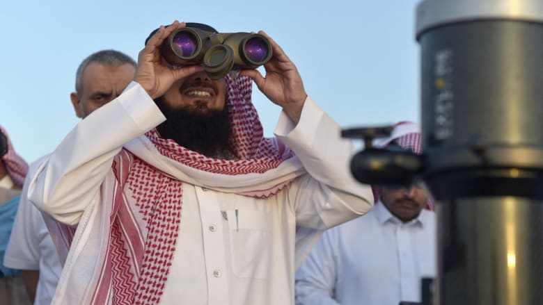  السعودية.. المحكمة العليا تدعو إلى تحري هلال رمضان.. وتحدد التاريخ