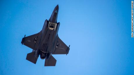 An F-35 fighter plane flies over the White House on June 12, 2019, in Washington DC. - US President Donald Trump announced while meeting with Polish President Andrzej Duda that Poland was ordering more than 30 F-35 combat aircraft. (Photo by Eric BARADAT / AFP)        (Photo credit should read ERIC BARADAT/AFP/Getty Images)