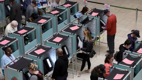 LAS VEGAS, NEVADA - NOVEMBER 08: People vote at the Meadows Mall on November 08, 2022 in Las Vegas, Nevada. After months of candidates campaigning, Americans are voting in the midterm elections to decide close races across the nation. (Photo by Ethan Miller/Getty Images)