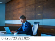 Working man in a office. Стоковое фото, фотограф Raev Denis / Фотобанк Лори