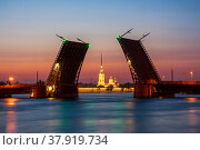 White nights in St. Petersburg (2013 год). Стоковое фото, фотограф Юлия Бабкина / Фотобанк Лори