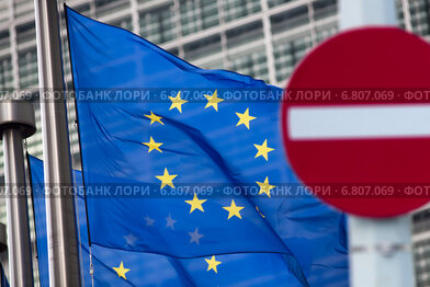 Антироссийские санкции. Знак «Въезд запрещен» перед флагом Евросоюза