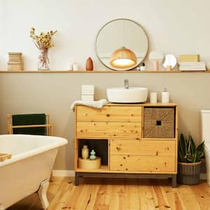 A nice bathroom with bathtub