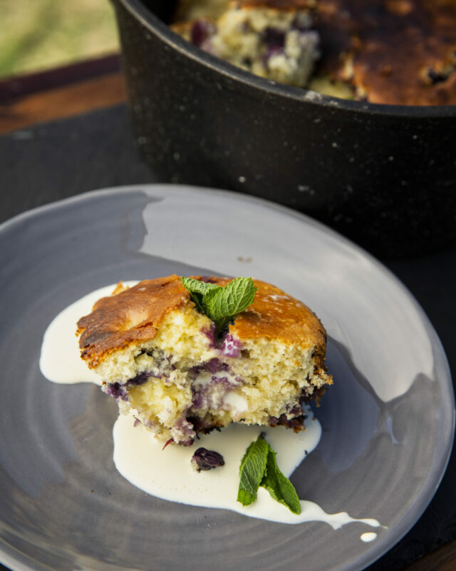 GIANT BLUEBERRY POTJIE MUFFIN