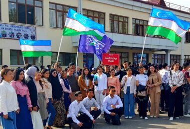 TALABALAR “REFERENDUM-2023″GA BEFARQ EMASLIKLARINI TURLI TILLARDA BAYON ETDILAR