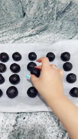 Easy Oreo balls! We are so close to a 1 million followers 🥳  #thankyou #fyp #recipe #foryourpage #oreo #oreoballs #diy #bake #easy created by honeybobabear with honeybobabear's original sound