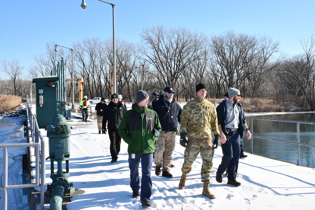 Mr. Durrett visits T.J. O'Brien Lock and Dam with senior leaders