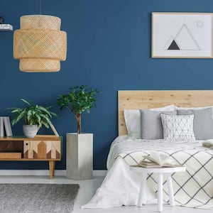 Scandinavic design in a bedroom painted blue