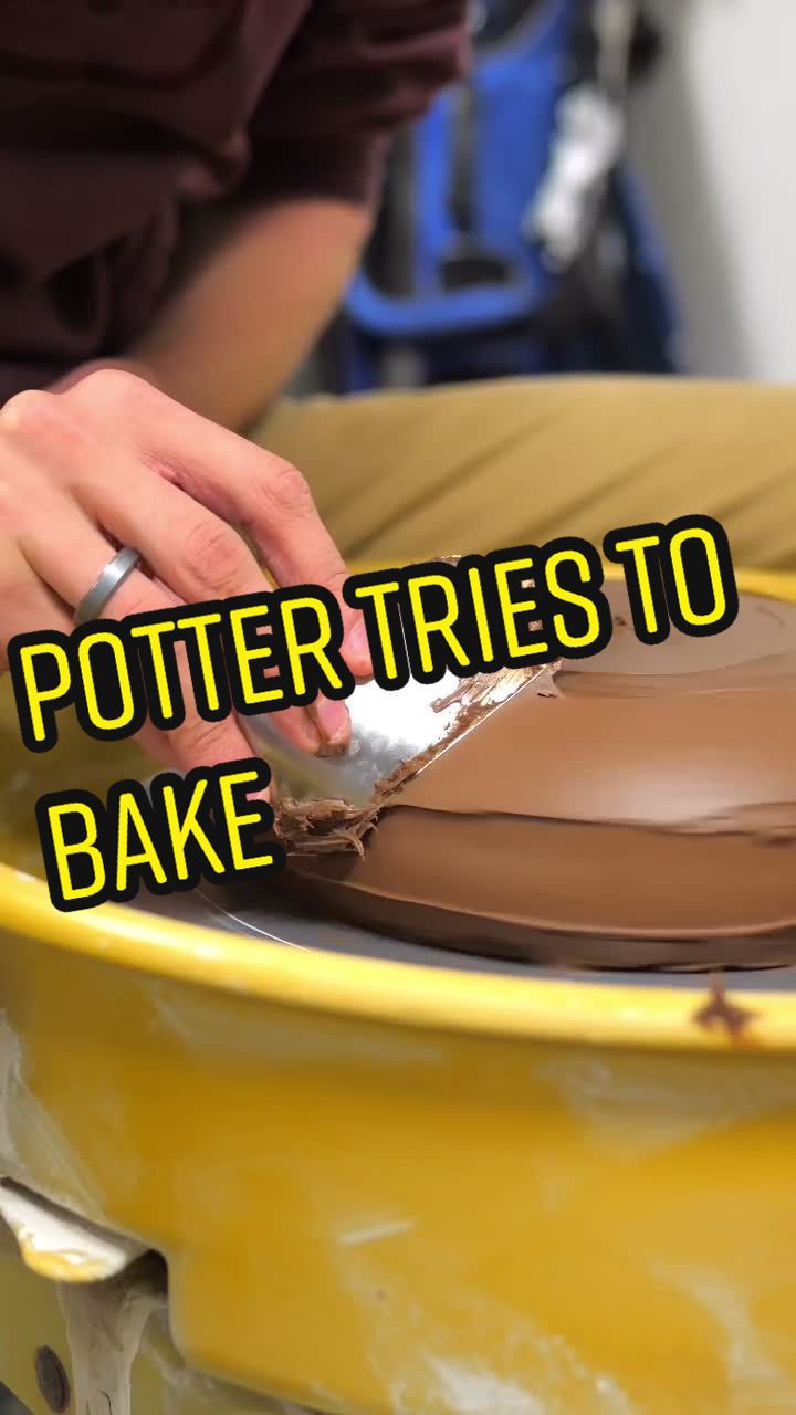 Steven Universeの音楽を使い、Nate Gravesが作成したWhy use an oven when you have a kiln? 🤔 #potter #pottery #ceramics #cake #bake #cakedecorating #cakeart #funny #spoof #fyp #foryoupage #foryou #whe