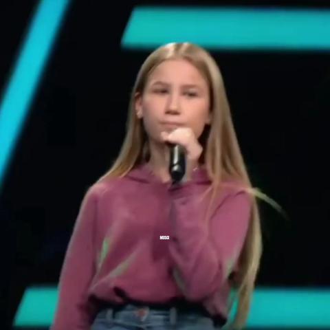 Unstoppable - Sia ( Leonie ) #thevoicekids #thevoice #voice #unstoppable #sia #leonie #chillmusci #music #fyp  created by MUSIC with Sia's Unstoppable (I put my armor on, show you how strong I am)