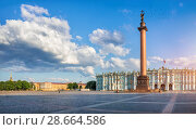 Санкт-Петербург. Дворцовая площадь и облако. Alexandrian column with the Angel and a white cloud (2018 год). Редакционное фото, фотограф Baturina Yuliya / Фотобанк Лори