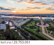 SAINT-PETERSBURG Russia: beautiful  aerial Top view of historic city centre St. Petersburg an the field of Mars, summer garden and the Neva river from the air, on a Sunny summer day. (2018 год). Стоковое фото, фотограф Алексей Ширманов / Фотобанк Лори