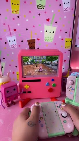 4.3M लाइक,15.7K टिप्पणियाँ।jookstogo (@jookstogo) का TikTok वीडियो: "Cutest Pink BMO Switch Stand✨ #pink #kawaii #gamergirl #asmr #viral #cute #adventuretime #nintendo #foryou #foryoupage #fyp #fypシ #nintendoswitch"। original sound - Jukay - jookstogo।