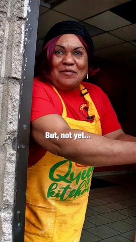 “I was the only black girl” 🥺❤️ (Donation L1NK L1VE) #local #business #chicken #food #jamaica #kindness #money #surprise, alkotója: Zachery Dereniowski, zene: original sound (Zachery Dereniowski)