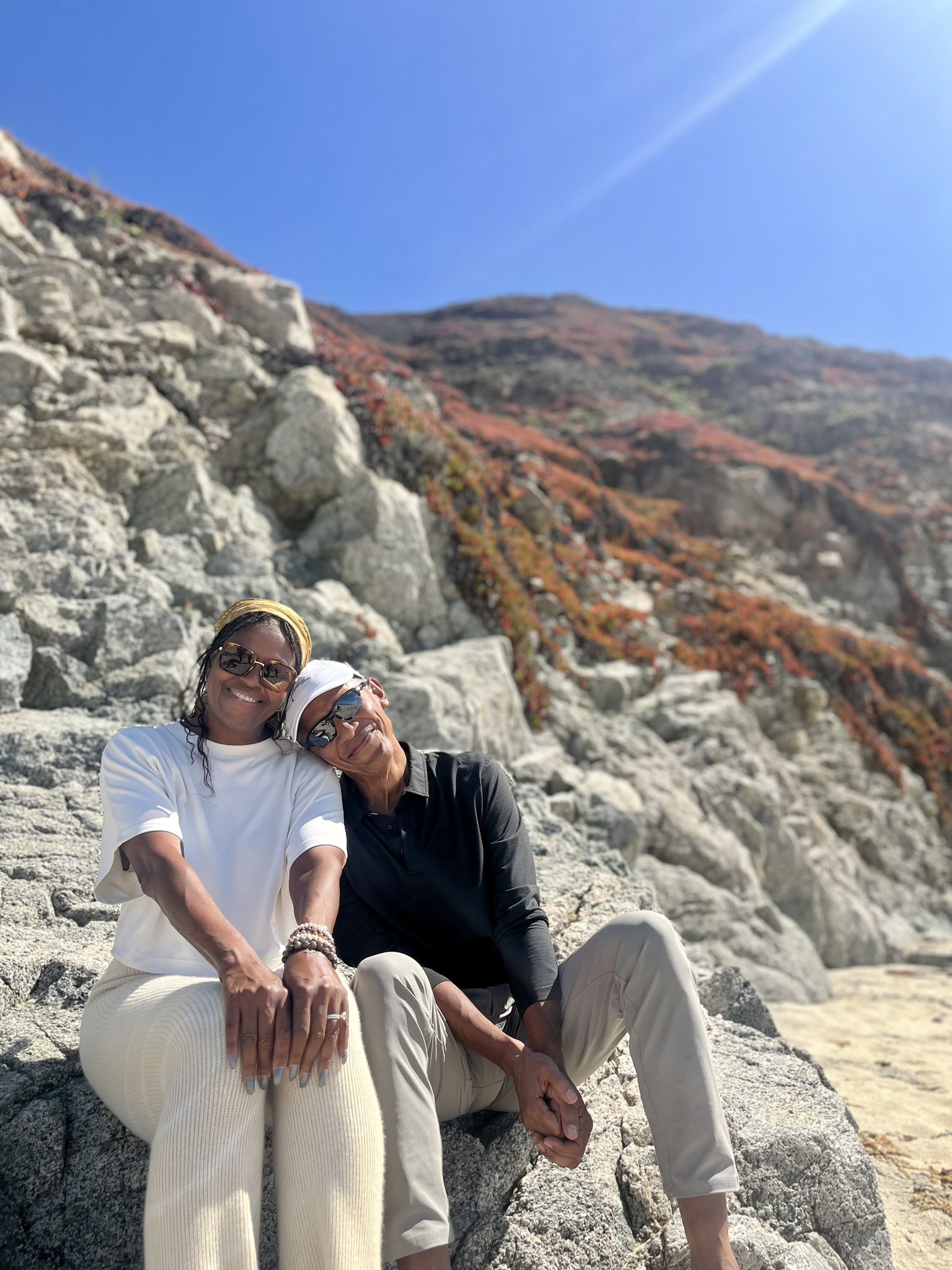 Michelle and Barack Obama celebrate their 30th anniversary.