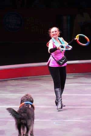Gala juggling with dog
