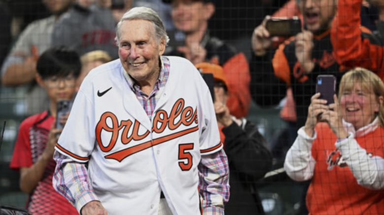 Brooks Robinson dies at age 86