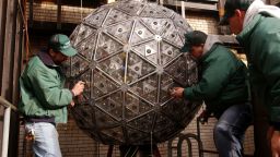 399078 02: Workers install the final light bulbs onto the exterior of the Times Square New Years Ball December 28, 2001 in New York City. New York Mayor Rudolph Giuliani said Times Square security would equal or exceed measures taken for the millennium. (Photo by Spencer Platt/Getty Images)