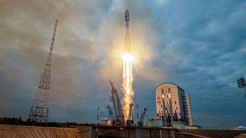 FILE PHOTO: A Soyuz-2.1b rocket booster with a Fregat upper stage and the lunar landing spacecraft Luna-25 blasts off from a launchpad at the Vostochny Cosmodrome in the far eastern Amur region, Russia, August 11, 2023. Roscosmos/Vostochny Space Centre/Handout via REUTERS ATTENTION EDITORS - THIS IMAGE HAS BEEN SUPPLIED BY A THIRD PARTY. MANDATORY CREDIT./File Photo