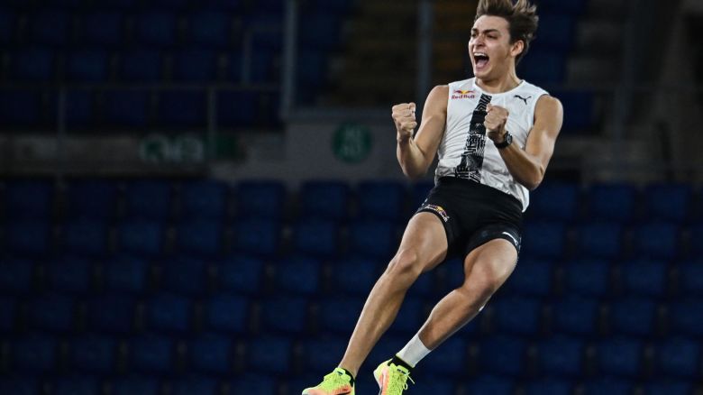 TOPSHOT - Sweden Armand Duplantis celebrates in free fall just after he cleared 6.15m to set a new outdoor Men's pole vault world record during the IAAF Diamond League competition on September 17, 2020 at the Olympic stadium in Rome. - Swedish pole vault star Armand Duplantis eclipsed Ukrainian legend Sergey Bubka's 26-year mark, setting a outdoor new pole vault world record of 6.15m at the Diamond League meeting in Rome on September 17, 2020. (Photo by ANDREAS SOLARO / AFP) (Photo by ANDREAS SOLARO/AFP via Getty Images)