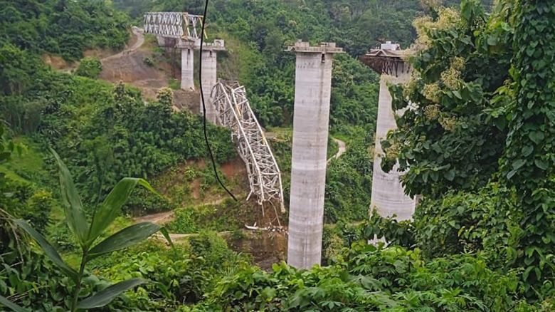 At least 17 workers have been killed and several are feared trapped after an under-construction railway bridge collapsed in Indiaís northeastern Mizoram state. 